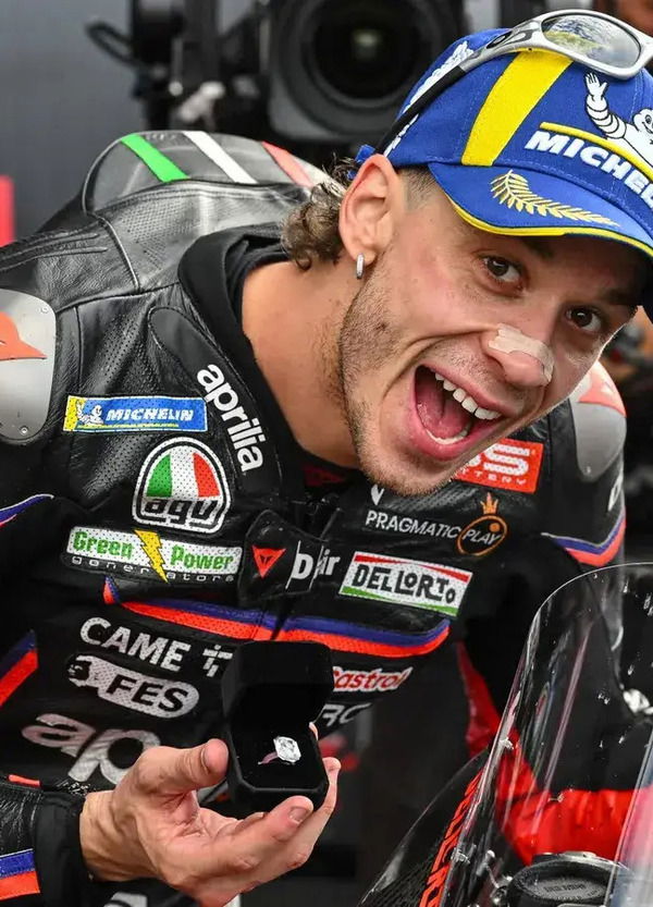 Marco Bezzecchi a MOW: &laquo;Ho vinto una scommessa e sposato la moto. Marquez? &Egrave; stato fortissimo, figo lottarci. Il 2015? Se ti schieri sei un pezzo di mer*a&raquo; 