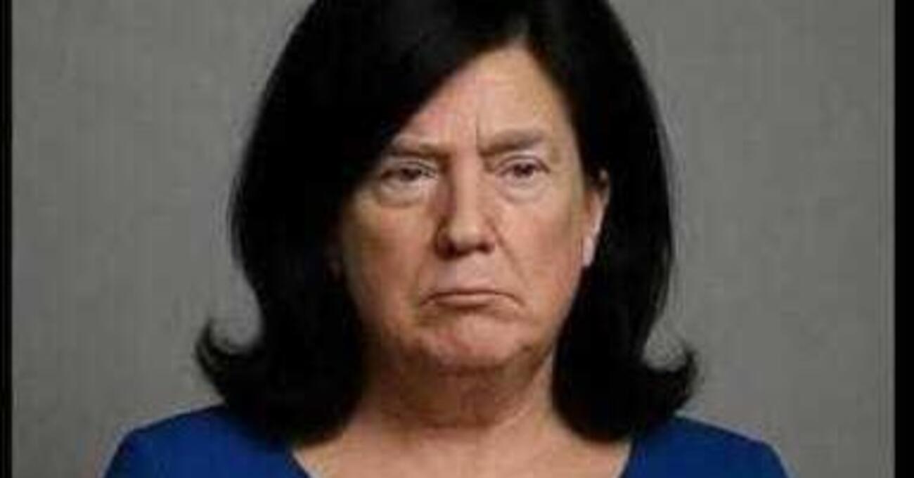 Ma vi rendete conto che stiamo parlando se Trump abbia fatto una fellatio a Clinton o a un cavallo? La distopia &egrave; il nuovo realismo