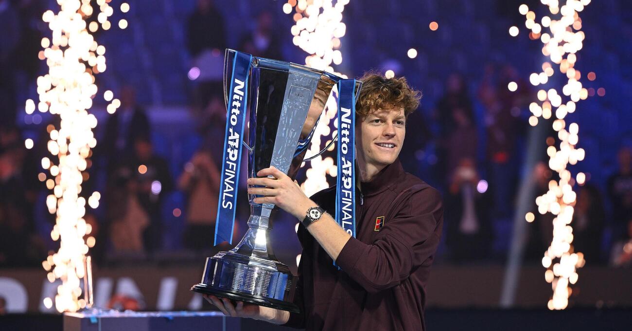 &ldquo;Tutto porta a questo&rdquo;: Jannik Sinner, doccia di champagne per lavare via il Clostebol e la dura legge di Carlos Alcaraz
