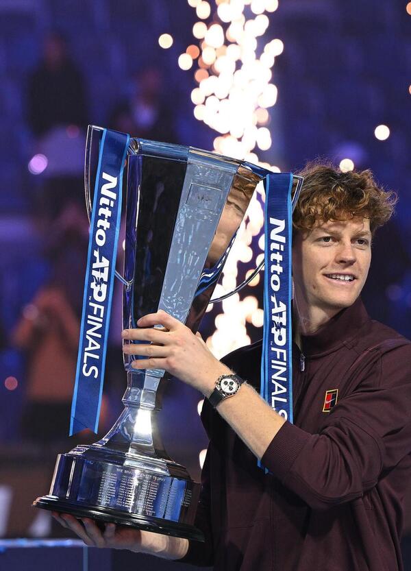 &ldquo;Tutto porta a questo&rdquo;: Jannik Sinner, doccia di champagne per lavare via il Clostebol e la dura legge di Carlos Alcaraz