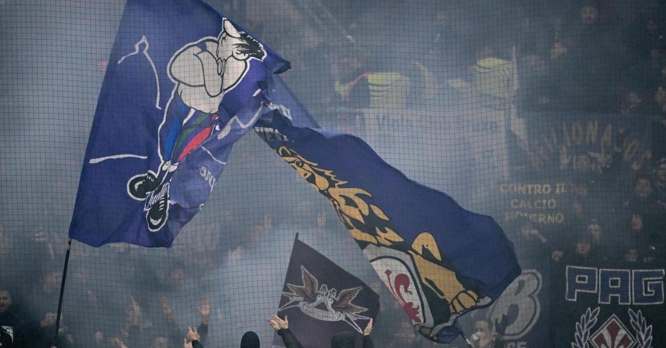 Non solo curva Nord e Sud di San Siro: a causa dello striscione &ldquo;Juve Mer*a&rdquo; niente coreografia per la Fiesole. Ma il comunicato degli ultras viola forse &egrave; solo un monito per la Questura: ecco cosa sappiamo