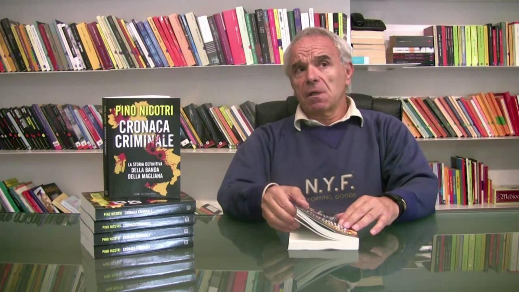 Pino Nicotri con il suo libro &quot;Cronaca criminale: la storia definitiva della Banda della Magliana&quot;