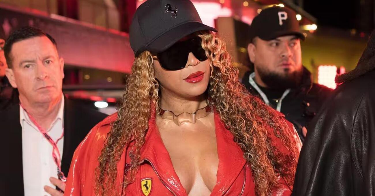 La vera vincitrice del GP DI F1 di Las Vegas  &egrave; Beyonc&eacute;: tuta in lattice, serbatoio e straripantezza alla Kardashian, cio&egrave; no alla Beyonc&eacute;