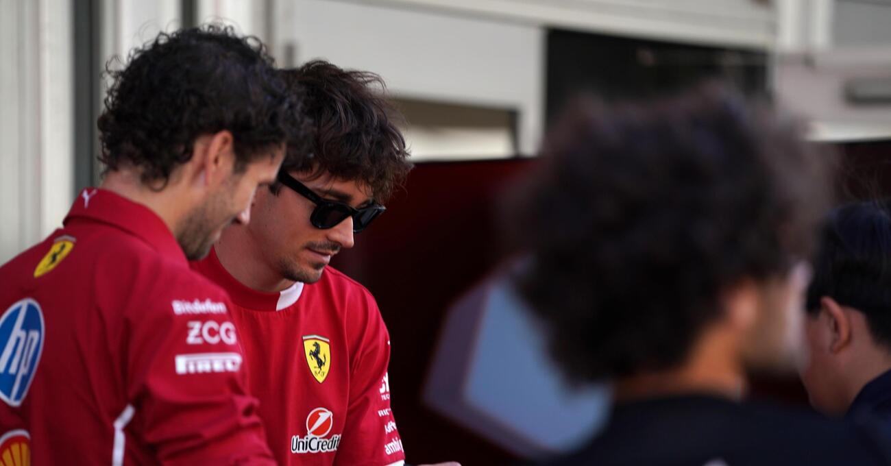 Ma veramente Charles Leclerc lascer&agrave; la Ferrari per l&rsquo;Aston Martin? Ecco tutto quello che sappiamo (e le responsabilit&agrave; di Maranello)