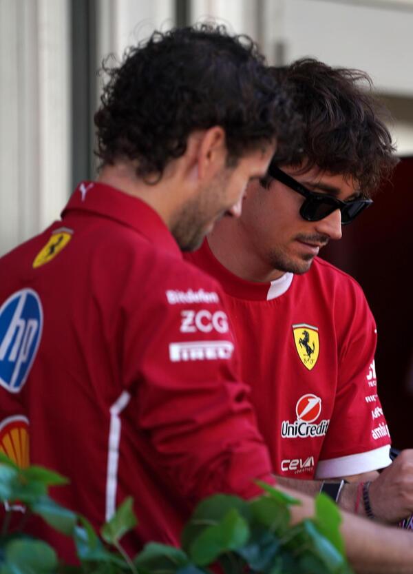 Ma veramente Charles Leclerc lascer&agrave; la Ferrari per l&rsquo;Aston Martin? Ecco tutto quello che sappiamo (e le responsabilit&agrave; di Maranello)