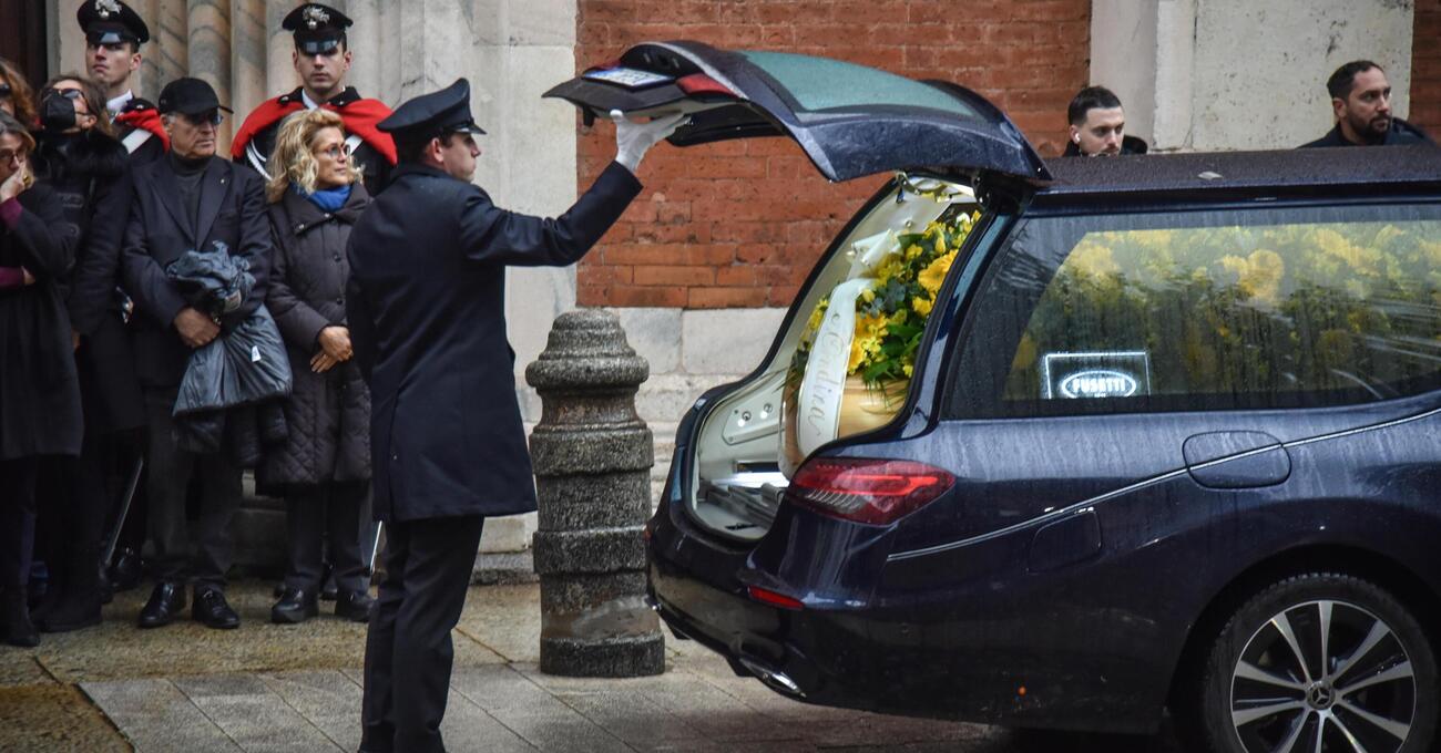 Siamo stati al funerale di Ornella Vanoni e abbiamo conosciuto una vecchia contessa che per&ograve; si &egrave; messa a cantare&nbsp;Iva&nbsp;Zanicchi