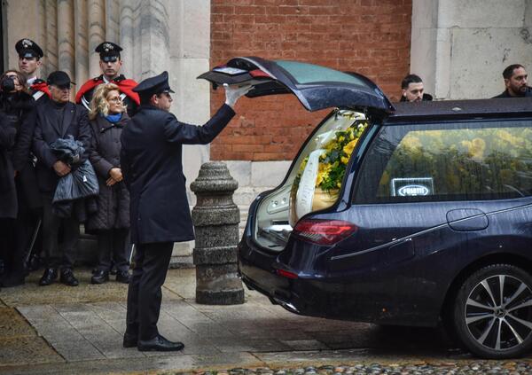 Siamo stati al funerale di Ornella Vanoni e abbiamo conosciuto una vecchia contessa che per&ograve; si &egrave; messa a cantare&nbsp;Iva&nbsp;Zanicchi