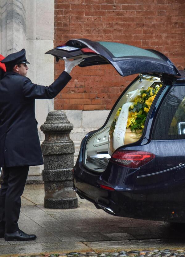 Siamo stati al funerale di Ornella Vanoni e abbiamo conosciuto una vecchia contessa che per&ograve; si &egrave; messa a cantare&nbsp;Iva&nbsp;Zanicchi