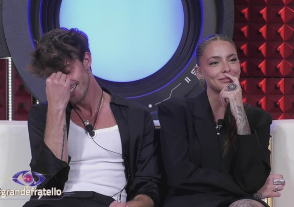 Grande Fratello, &quot;Piantatela di mandare aerei a quegli imbecilli!&quot;: la protesta del vicinato della Casa [VIDEO]