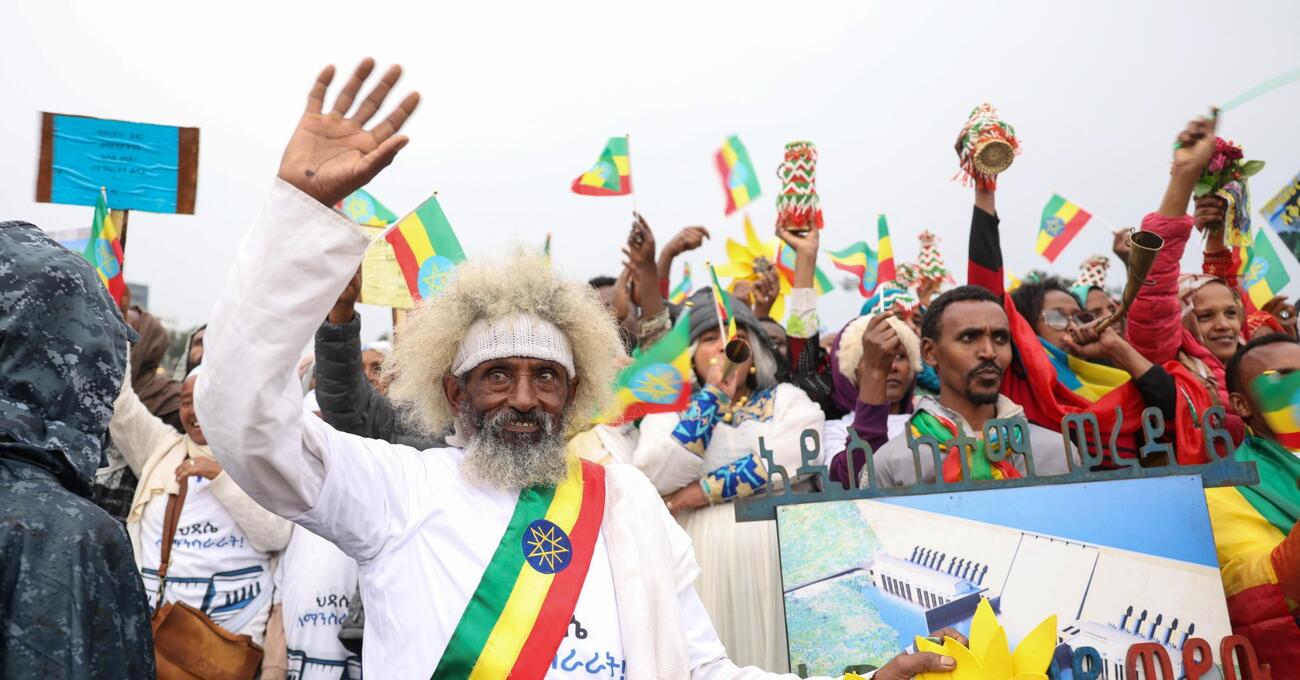 In Africa non c&#039;&egrave; solo il &ldquo;ritorno&rdquo; di Adolf H*tler. Chi &egrave; il politico della Namibia di cui tutti parlano e cosa succede nel continente: tra guerre, Terre Rare e genocidi dimenticati