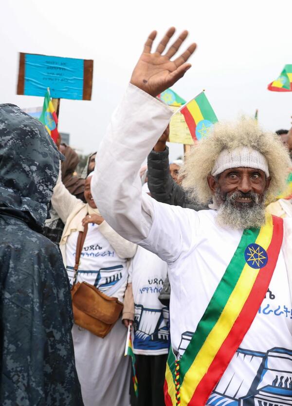 In Africa non c&#039;&egrave; solo il &ldquo;ritorno&rdquo; di Adolf H*tler. Chi &egrave; il politico della Namibia di cui tutti parlano e cosa succede nel continente: tra guerre, Terre Rare e genocidi dimenticati