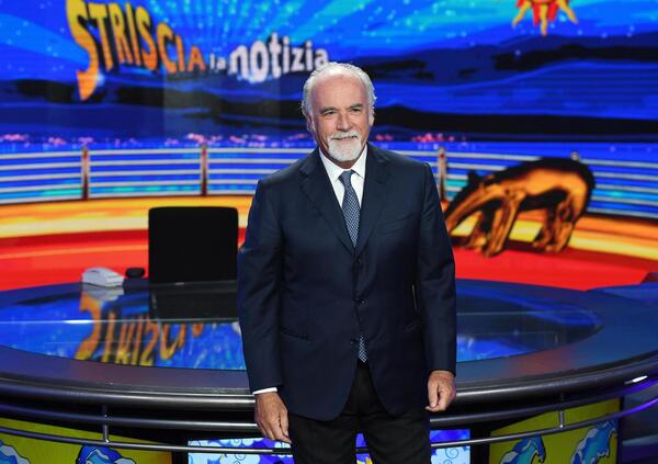 Come lotta Antonio Ricci: Striscia la Notizia torna su Canale 5 a gennaio, ma un format simile pu&ograve; reggere in prima serata? E chi ci lavora &egrave; in bilico da mesi in mezzo a queste tarantelle