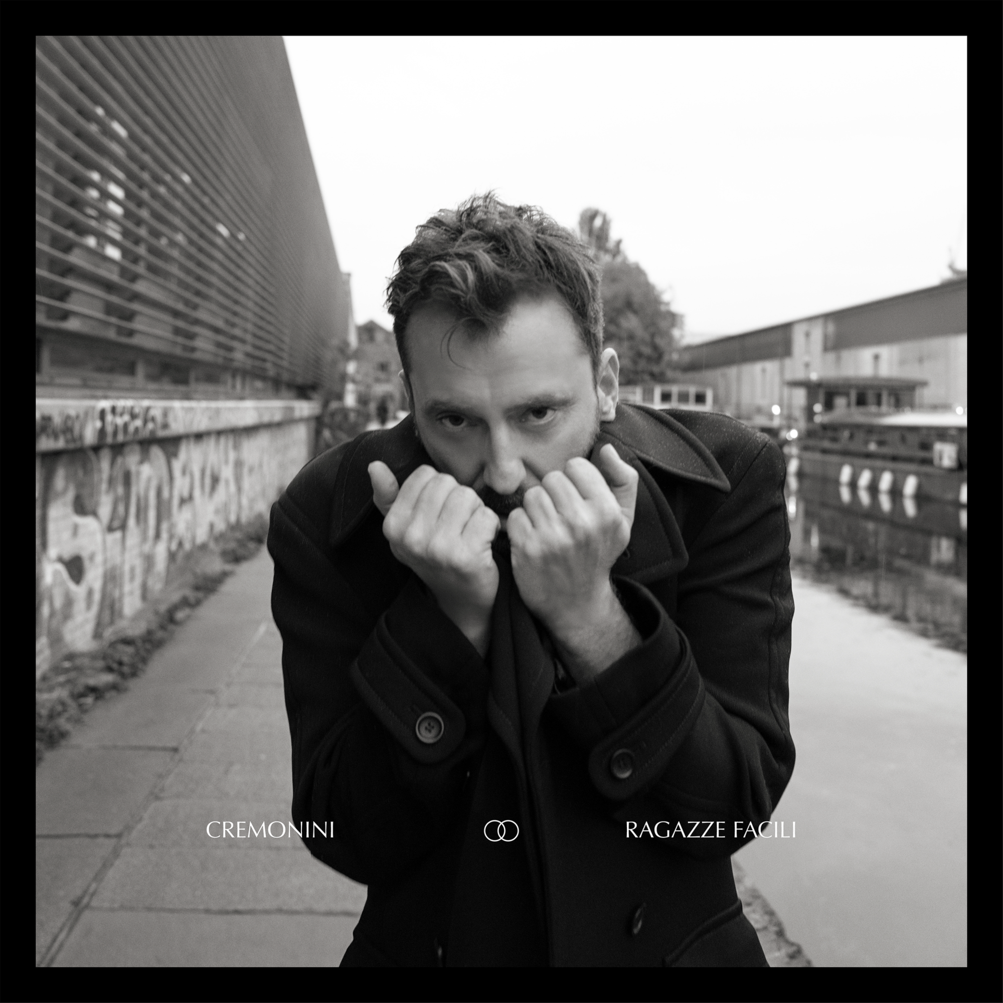 La copertina del singolo &quot;Ragazze facili&quot;