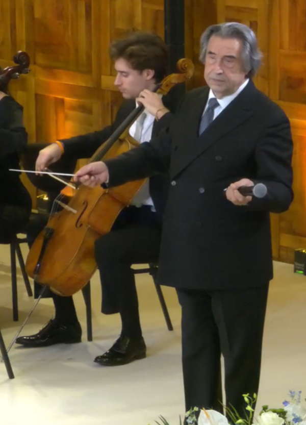 Riccardo Muti in Cattolica sfotte Beatrice Venezi senza citarla: &quot;Fare i buffoni sul palco &egrave; molto grave, preferisco Tot&ograve;&quot;