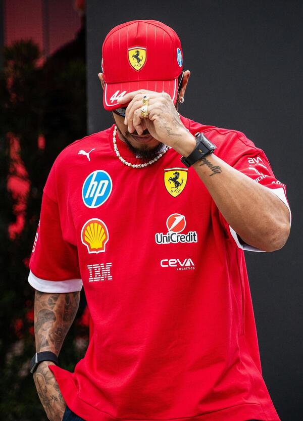 Hamilton, l&rsquo;incubo continua e in Qatar arriva un altro disastro. E tra Verstappen (lontanissimo) e Norris il colpo grosso lo fa Piastri