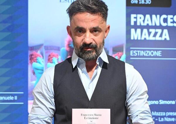L&#039;Hemingway italiano si chiama Francesco Mazza. Lo abbiamo seguito in un match di jiu jitsu e parlato del suo romanzo Estinzione: &ldquo;Il capitalismo vuole solo surrogati dell&rsquo;amore&rdquo; 