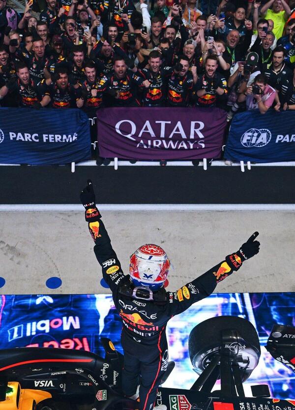 McLaren, in Qatar un altro errore folle: al muretto sbagliano e Piastri &egrave; &ldquo;senza parole&rdquo;, con Verstappen che riapre definitivamente il Mondiale. Malissimo la Ferrari