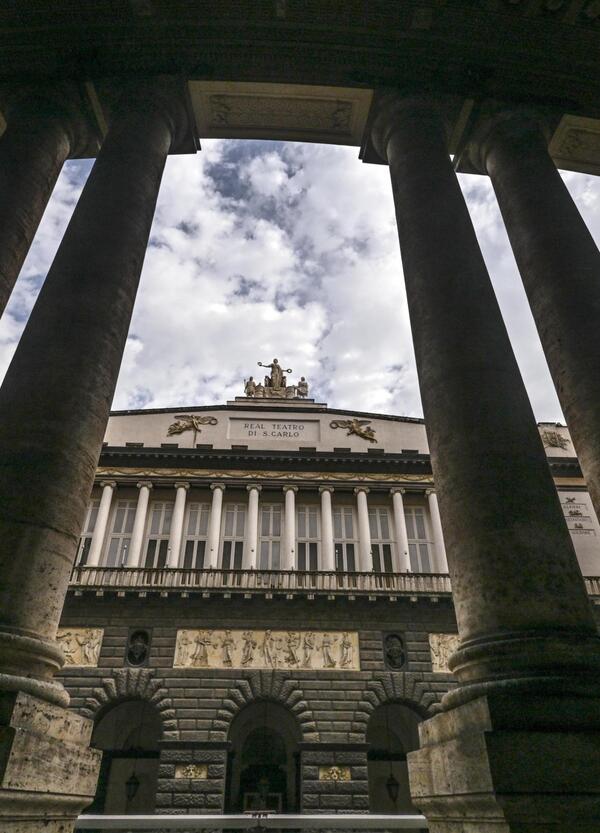 Scandalo San Carlo, la Procura di Napoli blocca due passaporti: dopo la nostra inchiesta qualcuno non partir&agrave; per le vacanze di Natale&hellip;