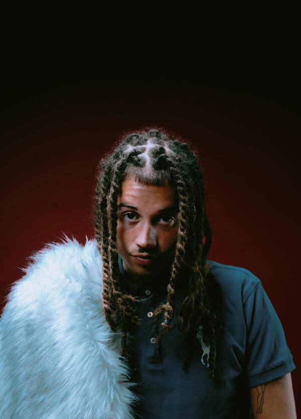 Il &lsquo;Lucio Corsi&rsquo; di Sanremo 2026? Si chiama Sayf e sar&agrave; la bomba di questa edizione. Ecco 10 tracce per dire che lo sapevate gi&agrave;