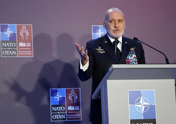 Ok, ma chi &egrave; Giuseppe Cavo Dragone, il &quot;generalone&quot; a capo della Nato che parla di guerra ibrida alla Russia nel mezzo dei negoziati di pace