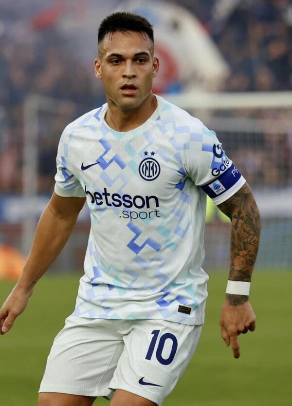 Ok la panchina che festeggia con Pio Esposito, ma perch&eacute; Lautaro &egrave; sembrato fuori dal gruppo? C&rsquo;&egrave; un problema con il capitano dell&rsquo;Inter?