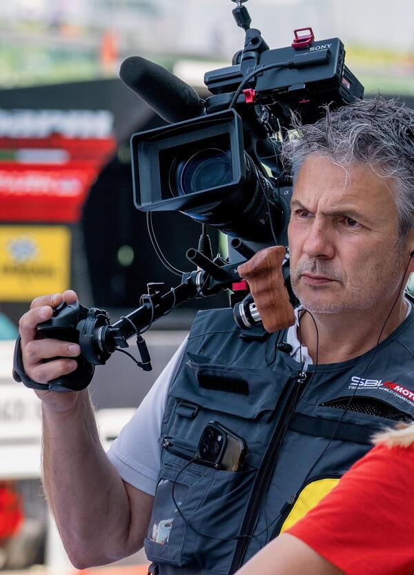 Dietro la MotoGP con Alessandro Vermini, Pillola: &ldquo;Valentino diventava Dio, diventava Goldrake. All&rsquo;inizio non capii Marquez. I piloti? Vincono e si allontanano&rdquo;