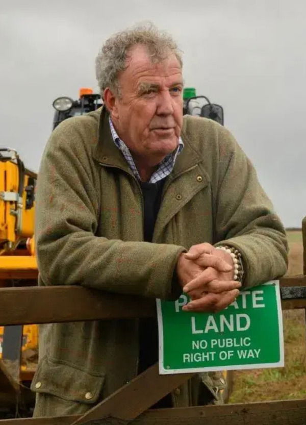 Jeremy Clarkson che percula la Ferrari di Elkann &egrave; una meraviglia, ma anche il trailer di Abu Dhabi in stile Star Wars non ci dispiace