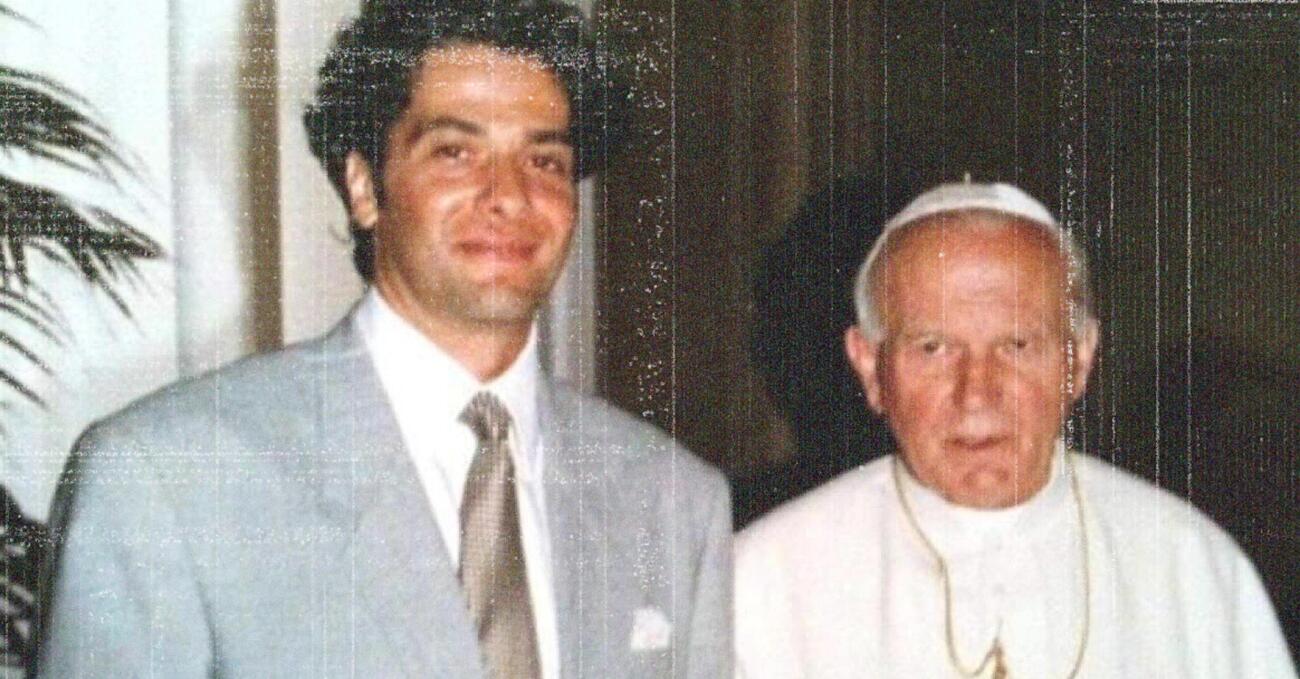 Caso Emanuela Orlandi, ma Giovanni Paolo II &egrave; il buono o il cattivo di questa storia? Dopo i sospetti su zio Meneguzzi, Pietro &ldquo;riabilita&rdquo; il papa, che ora diventa una fonte attendibile per la pista del terrorismo internazionale