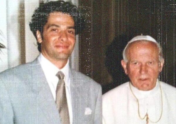 Caso Emanuela Orlandi, ma Giovanni Paolo II &egrave; il buono o il cattivo di questa storia? Dopo i sospetti su zio Meneguzzi, Pietro &ldquo;riabilita&rdquo; il papa, che ora diventa una fonte attendibile per la pista del terrorismo internazionale