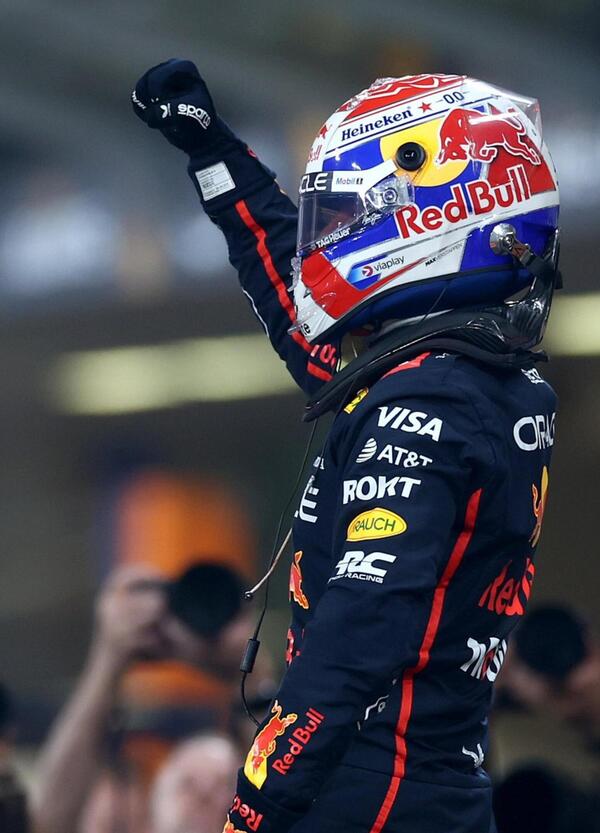 SI PU&Ograve; FARE! Un Max Verstappen stratosferico porta avanti il mondiale, Norris risponde, la strategia McLaren cambia e in Ferrari l&rsquo;incubo continua