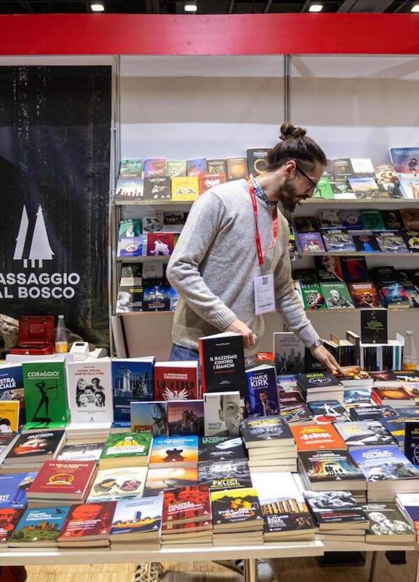 Pure noi abbiamo fatto il reportage allo stand di Passaggio al Bosco: &quot;Era di fronte allo stand di Lotta Comunista&quot;