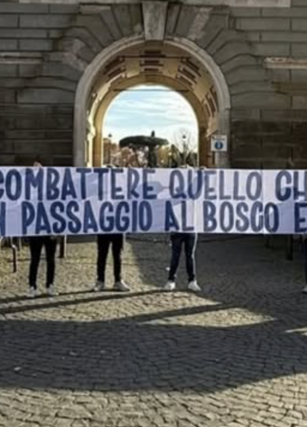 Gli ultras della cultura. I tifosi della Lazio si schierano con Passaggio al bosco a Pi&ugrave; libri pi&ugrave; liberi con uno striscione: &ldquo;Esistere &egrave; combattere quello che mi nega&rdquo;. &Egrave; una citazione: ma di chi?