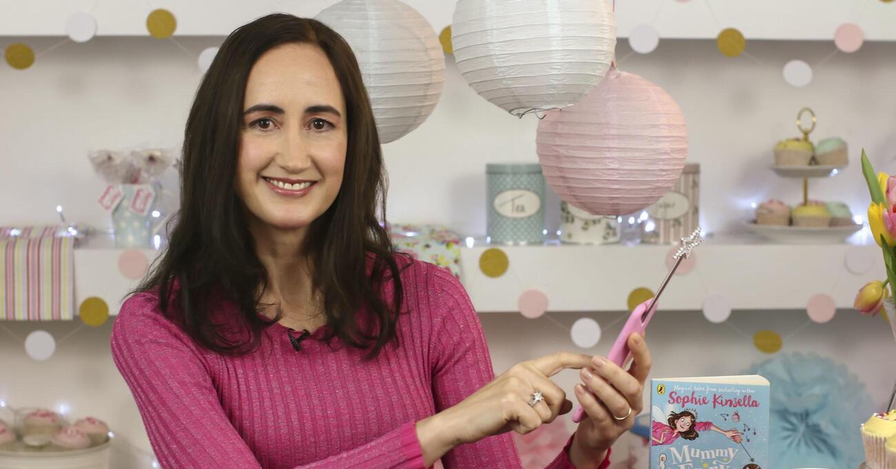 &Egrave; morta a 55 anni Sophie Kinsella, l&rsquo;autrice di &ldquo;I love shopping&rdquo;, scrittrice luminosa e gentile