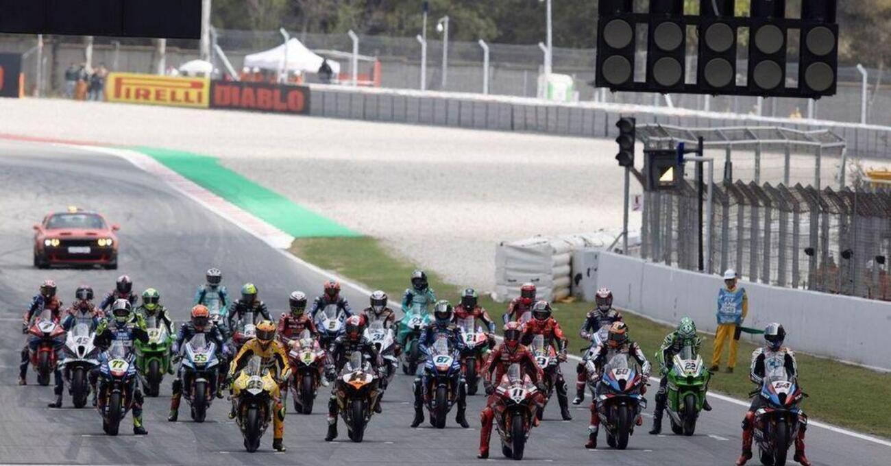 Pochi guadagnano, molti pagano e tutti gli altri si fanno offendere: il vero schifo della SBK raccontato da Xavi For&egrave;s &egrave; uno schiaffo che sveglia tutti