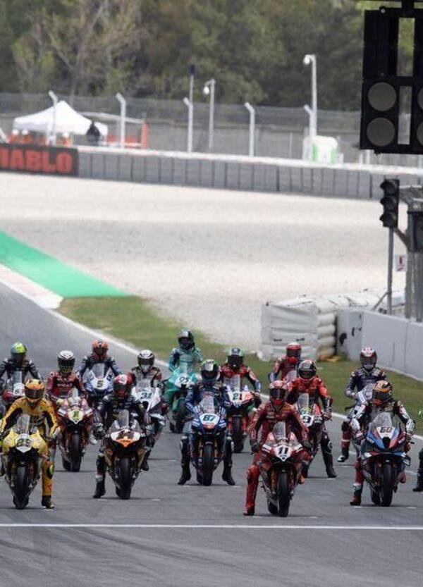 Pochi guadagnano, molti pagano e tutti gli altri si fanno offendere: il vero schifo della SBK raccontato da Xavi For&egrave;s &egrave; uno schiaffo che sveglia tutti