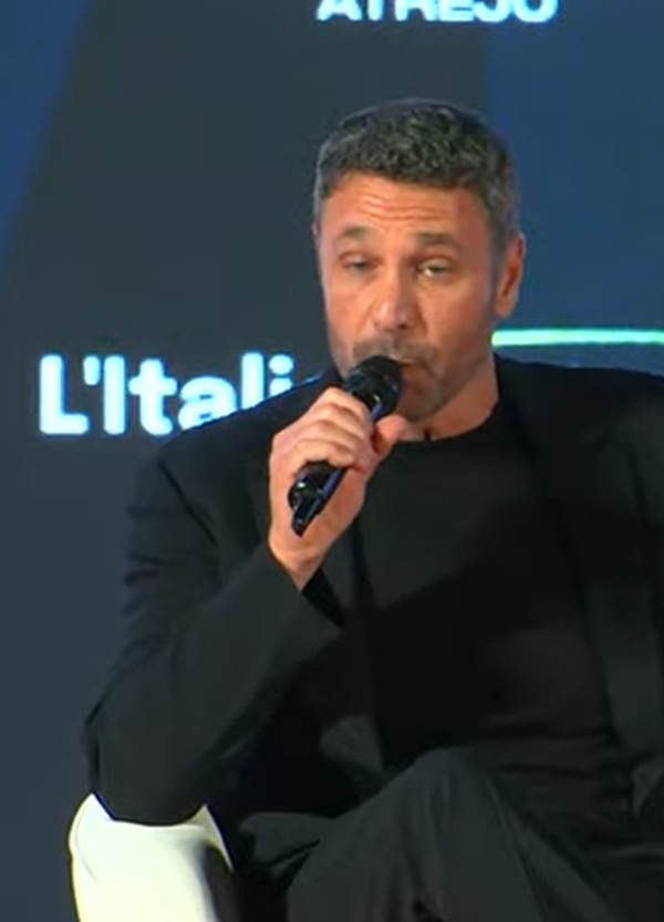 La presunta &quot;impotenza&quot; di Raoul Bova &quot;Occhi Spaccanti&quot; ad Atreju, le inopportune domande di Paola Ferazzoli e tante altre gaffe del panel voluto da&nbsp;Arianna&nbsp;Meloni