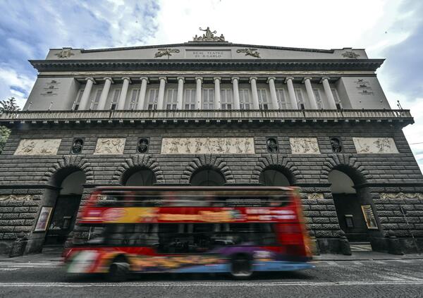 La guardia di finanza irrompe al Teatro San Carlo e ora ne parlano tutti: ma dov&rsquo;erano i giornaloni quando ve lo abbiamo detto due mesi fa? Non solo l&rsquo;ipotesi peculato, vi raccontiamo tutto quello su cui la stampa &egrave; rimasta zitta per mesi