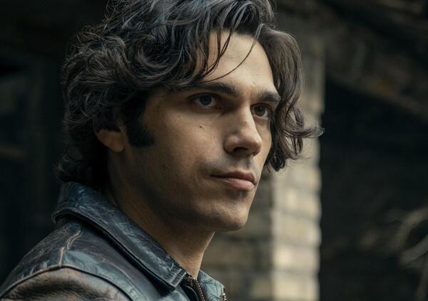 &ldquo;L&rsquo;educazione sessuale a scuola? &Egrave; l&rsquo;unica alternativa a social e por*o&rdquo;. Parla Giuseppe Maggio, attore in Mrs Playmen su Netflix