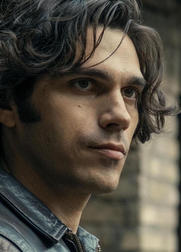 &ldquo;L&rsquo;educazione sessuale a scuola? &Egrave; l&rsquo;unica alternativa a social e por*o&rdquo;. Parla Giuseppe Maggio, attore in Mrs Playmen su Netflix