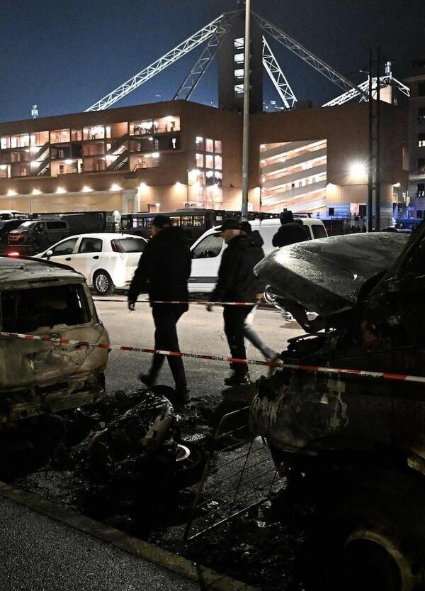 La vecchia rivalit&agrave; tra gli ultras di Genoa e Inter &egrave; la ragione degli scontri fuori dallo stadio? Nino Ciccarelli attacca via social: &ldquo;Napoletani e genoani, tutto fumo e niente arrosto&rdquo;