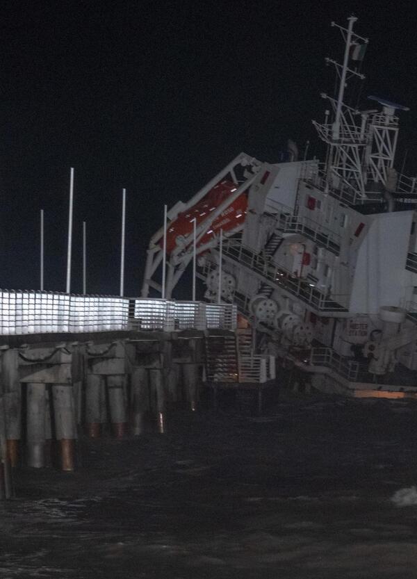 Dentro la nave cipriota Guang Rong arenata in Toscana c'&egrave; una storia che ne ricorda un'altra molto brutta