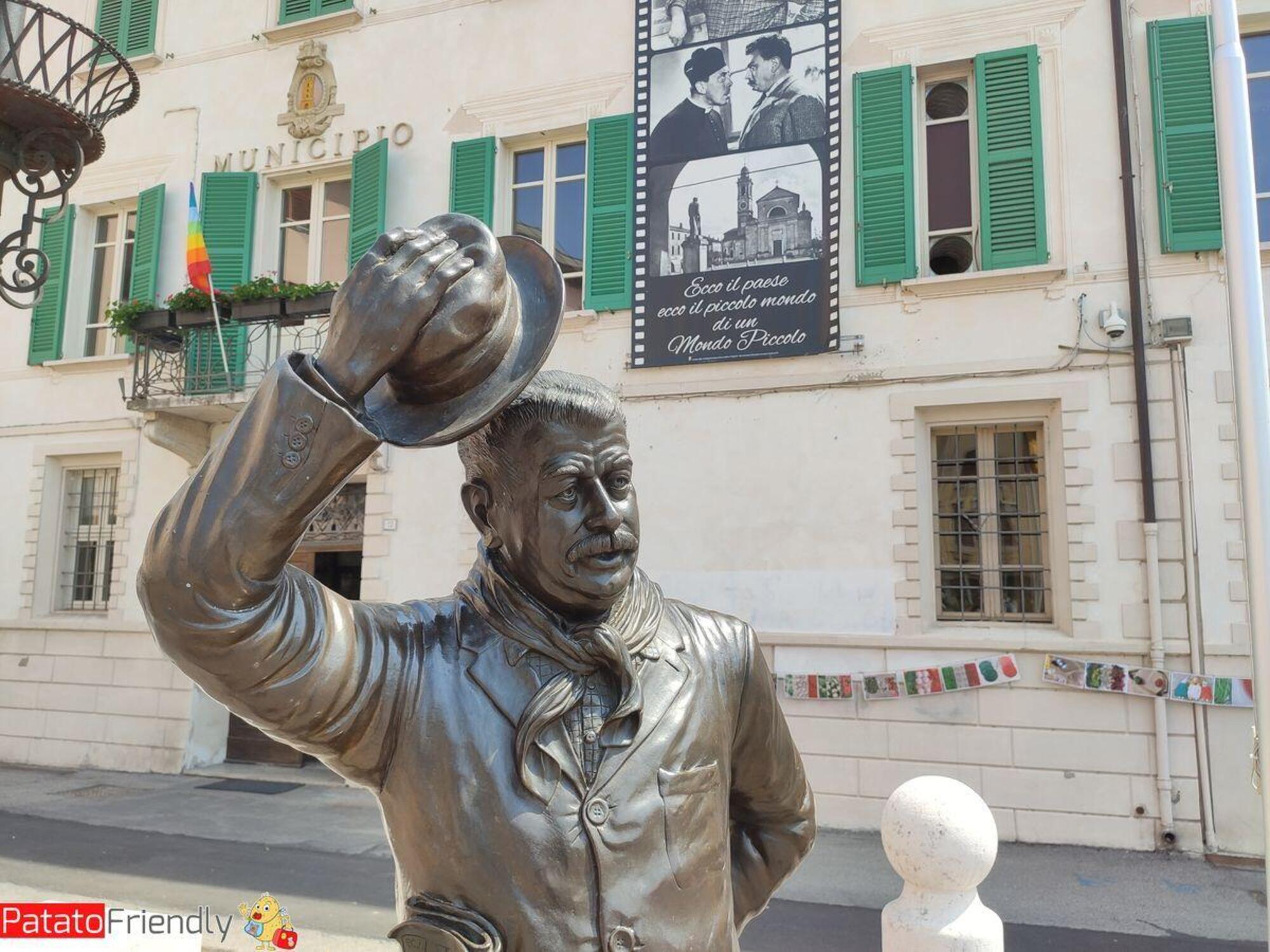 La statua di Pepppone a Brescello