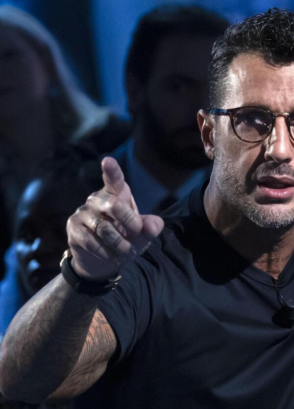 Intervista esclusiva a Fabrizio Corona: "Oggi in Italia dovrei essere il segretario del Pd". E poi: "Luned&igrave; vado oltre"