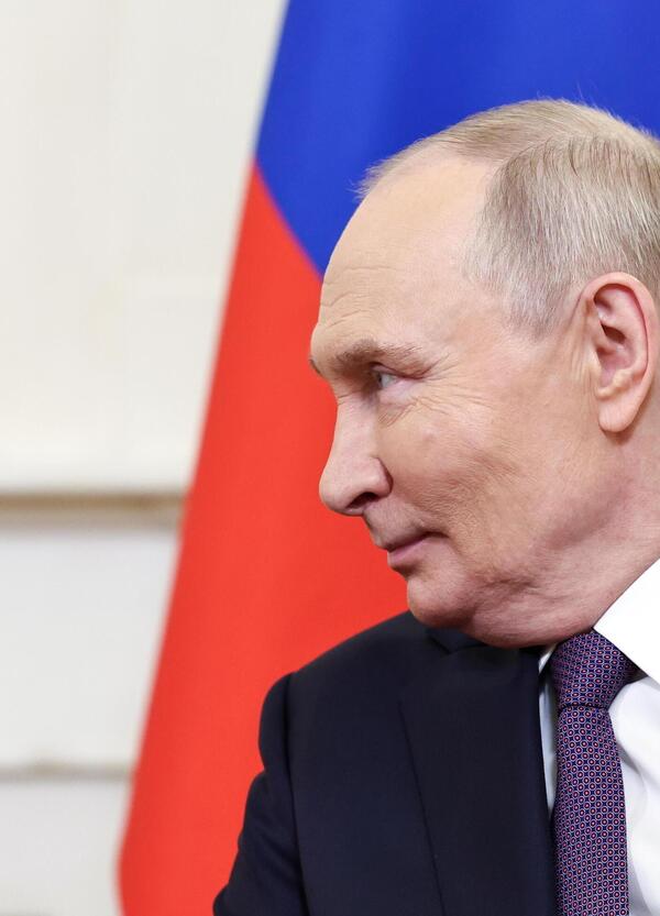 Abbiamo letto tutto il libro di Di Battista &ldquo;La Russia non &egrave; il mio nemico&rdquo;. Ma non l'avevamo gi&agrave; fatto qualche anno fa? Nel nuovo libro dell'ex grillino la "russofobia" &egrave; un complotto dell'Occidente