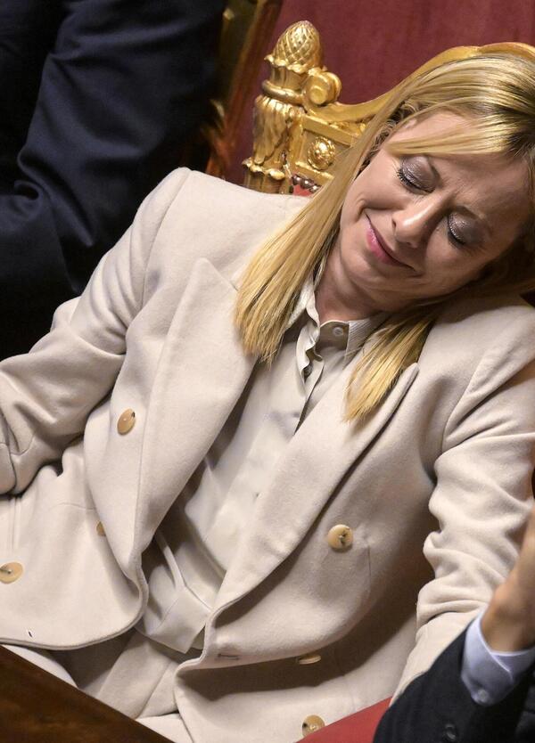 Ora Giorgia Meloni viene anche premiata come youtuber di successo (tramite il suo esperto della comunicazione)