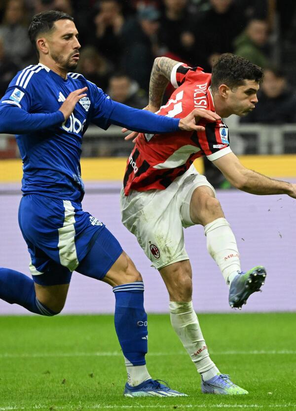 Cronache di un disastro, Milan-Como non si giocher&agrave; a Perth. E partono gli sfott&ograve; sui social: Mazzocchi, Adani e &ldquo;Pacio&rdquo; Pacini contro la Lega Serie A e i vertici del calcio italiano