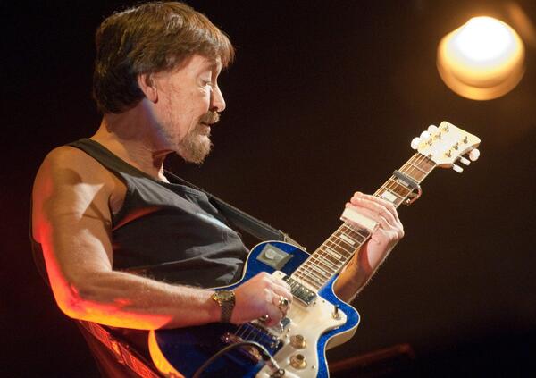 Chris Rea se n&rsquo;&egrave; andato su di un missile. Ecco chi era il bluesman che amava le Ferrari e divenne idolo Balearic
