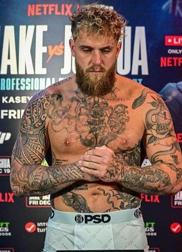 Ode a Jake Paul, l&rsquo;eroe grottesco del nostro tempo: preso a pugni da Joshua in cambio del &ldquo;content&rdquo; e tanti milioni. E se ci sta sulle pal*e dovremmo farci qualche domanda