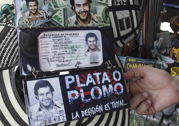 La storia della Colombia di Escobar in &ldquo;Narcoball&rdquo; di David Arrowsmith. Plata, plomo e calcio: ecco come El Patron ha costruito un impero