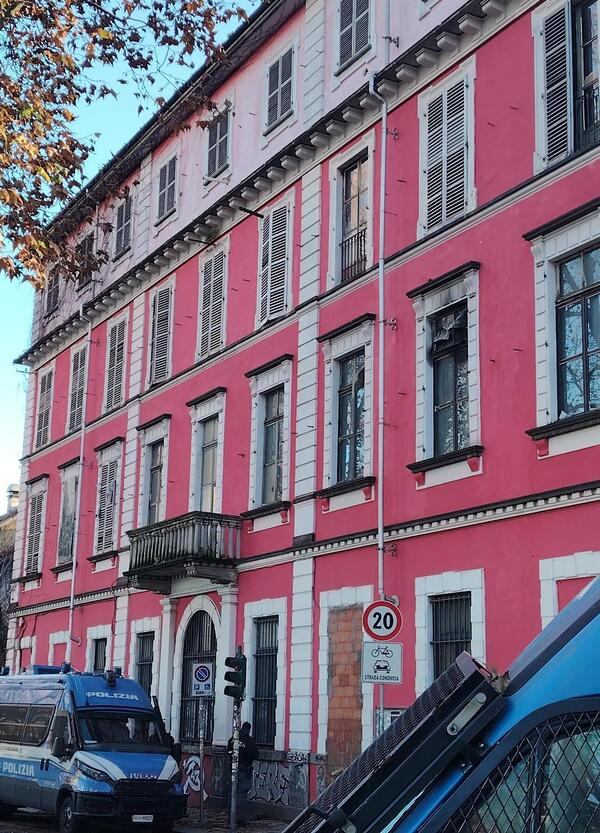 Torino &egrave; pronta a recidere il cordone ombelicale. Dall'Askatasuna militarizzata alla triste San Salvario de La Stampa e Repubblica. Un reportage sentimentale